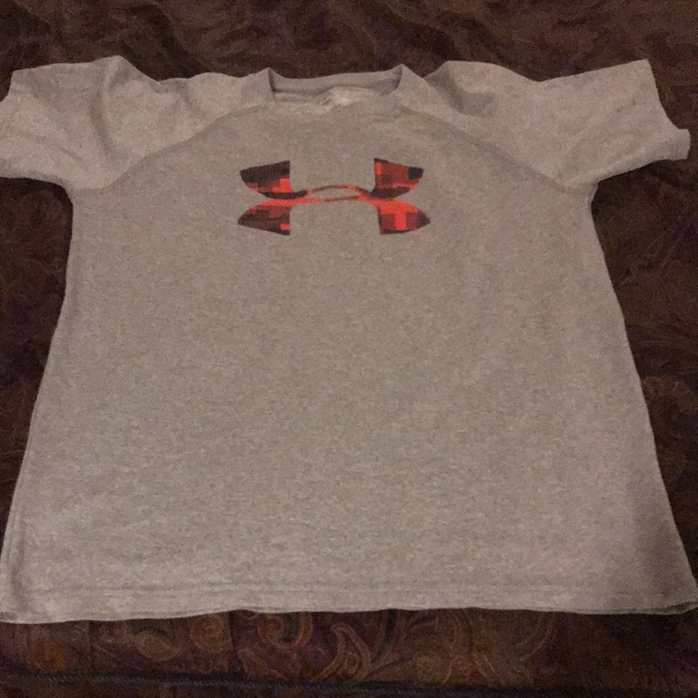 Boys under armour t-shirt